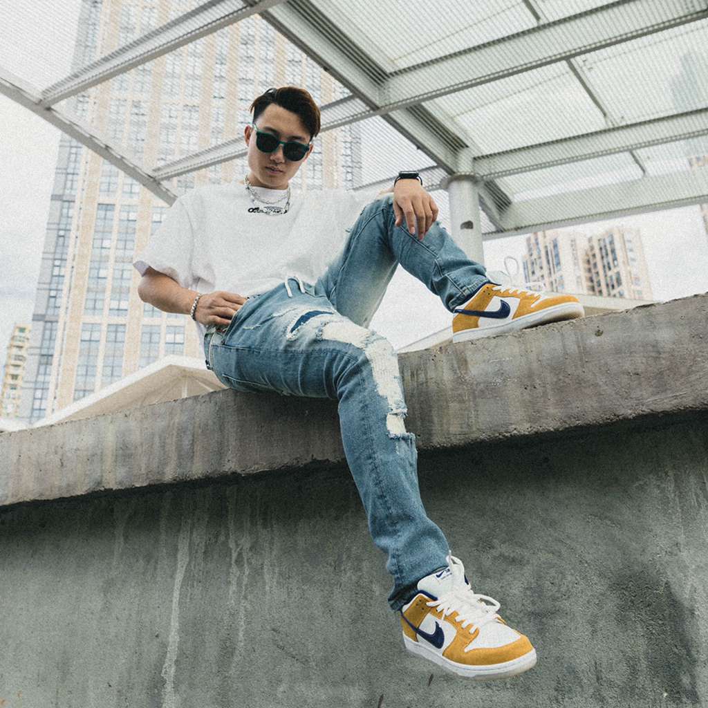 OFF WHITE
